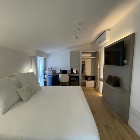 Bed and Breakfast Chic & Charme Luxury Όλμπια