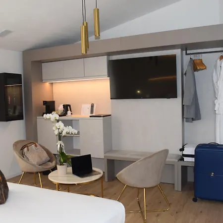Chic & Charme Luxury Bed and Breakfast
