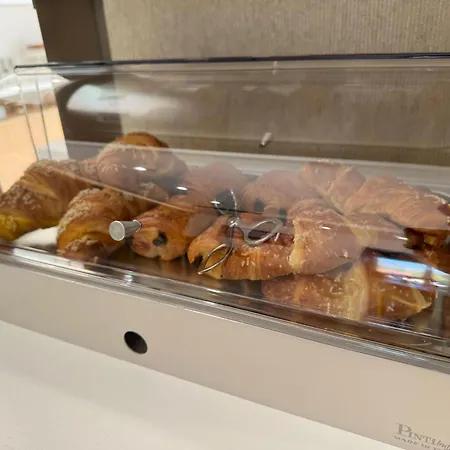 לינה וארוחת בוקר Chic & Charme Luxury 4*